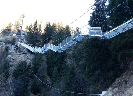 Stuibenfall Haengebruecke Montage